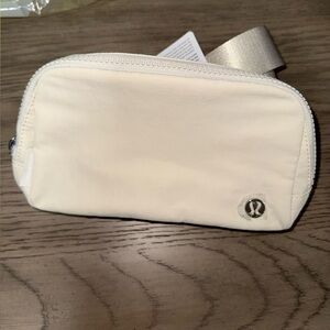 Lululemon Everywhere Belt Bag 1L - White Opal